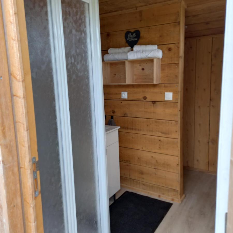 Camping Car Vintage Saint-Barthelemy-le-Plain Eksteriør billede