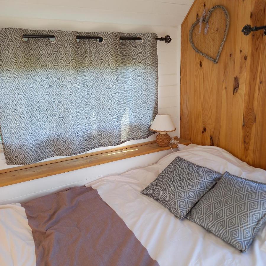 Camping Car Vintage Saint-Barthelemy-le-Plain Eksteriør billede