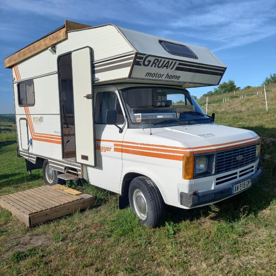Camping Car Vintage Saint-Barthelemy-le-Plain Eksteriør billede