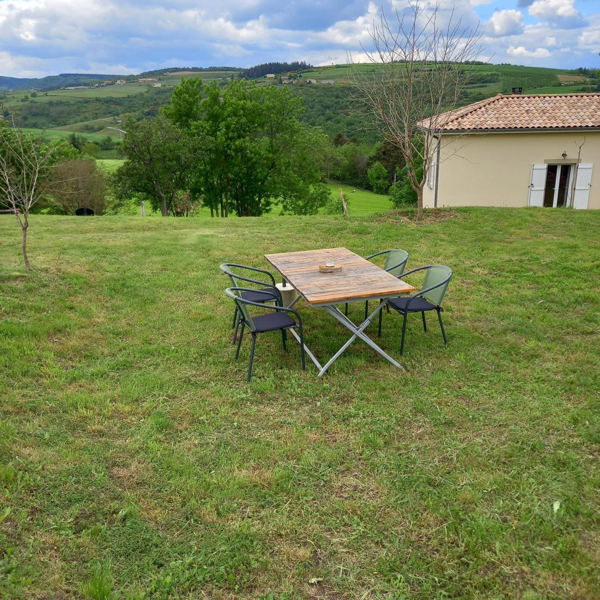 Camping Car Vintage Saint-Barthelemy-le-Plain Eksteriør billede