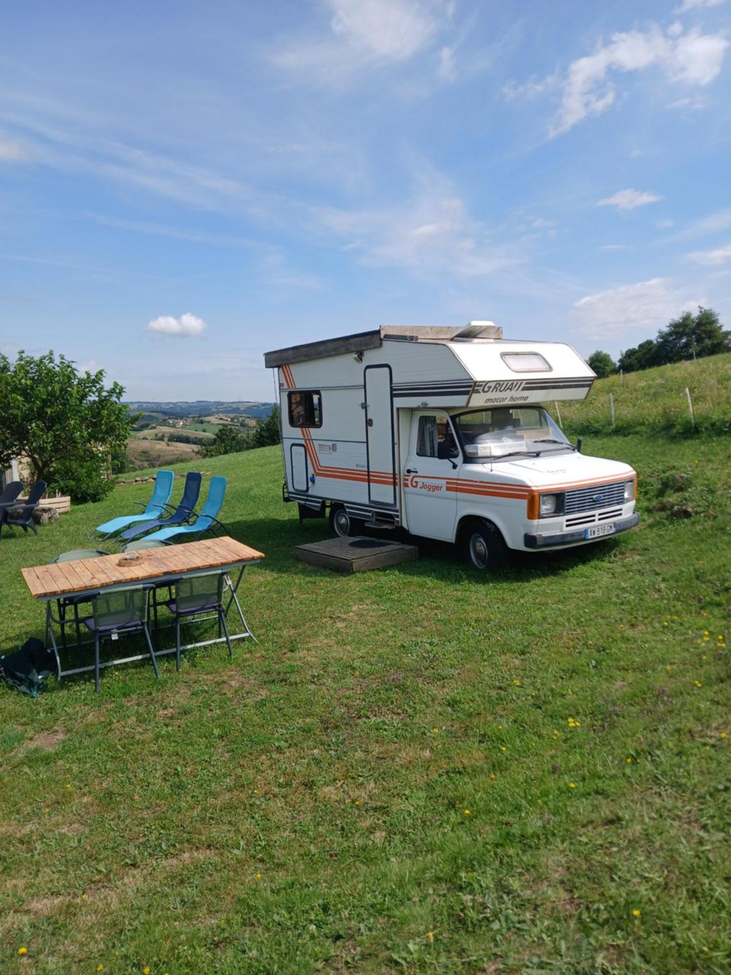 Camping Car Vintage Saint-Barthelemy-le-Plain Eksteriør billede