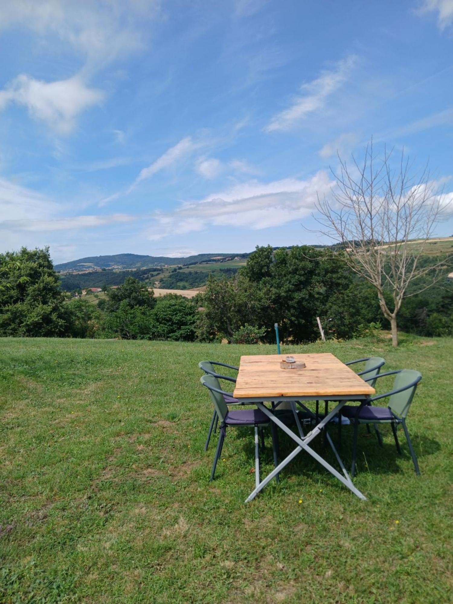 Camping Car Vintage Saint-Barthelemy-le-Plain Eksteriør billede